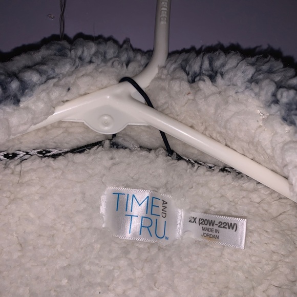 Sherpa Quarter Zip - Picture 3 of 3